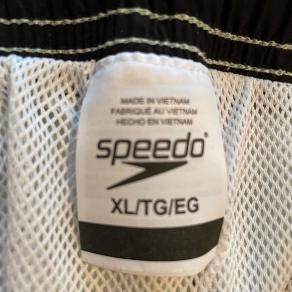 Men’s New Speedo Swimsuit. Size XL - Picture 3 of 5